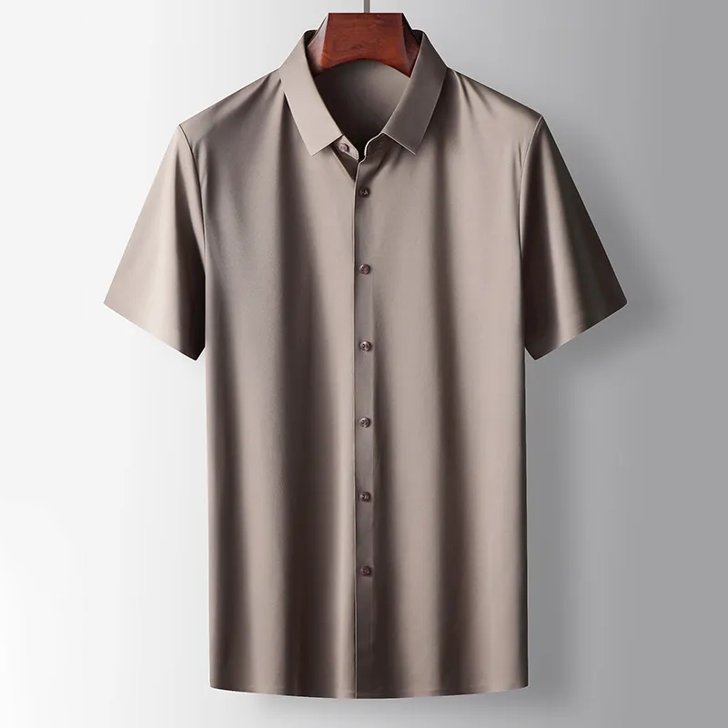 Polo d'été sophistiqué pour homme à manches courtes, parfait pour un look raffiné et léger.